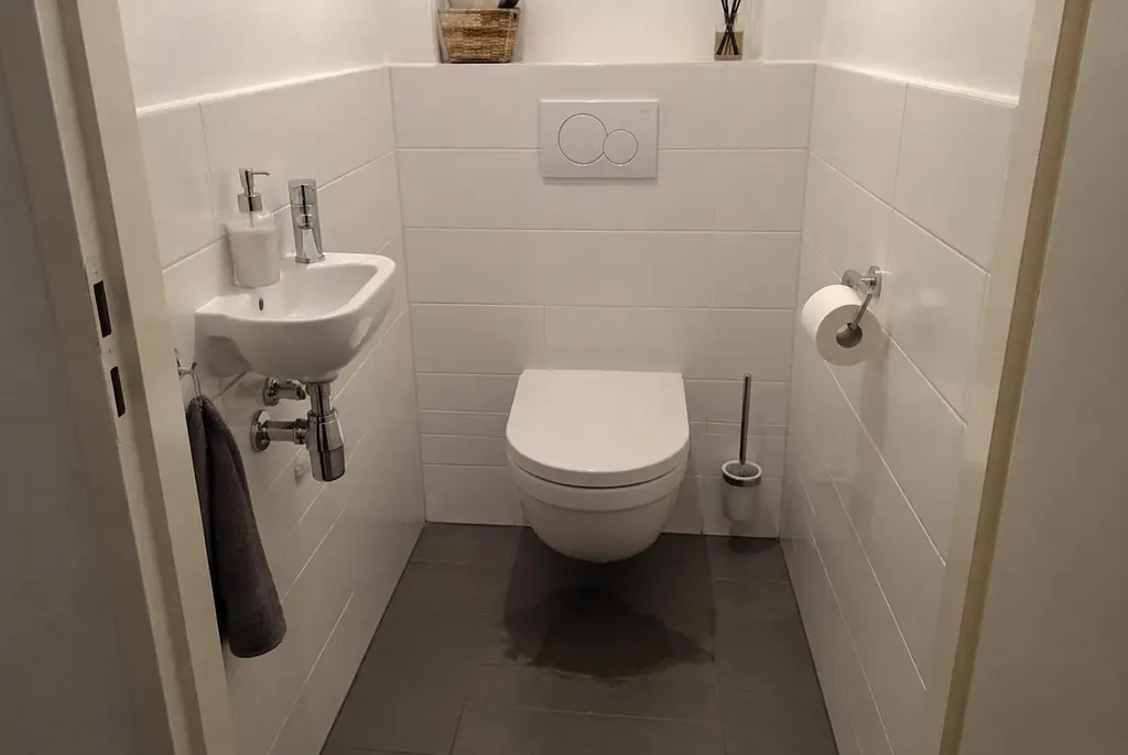 Lekdetectie Barneveld – natte vloer bij een toilet
